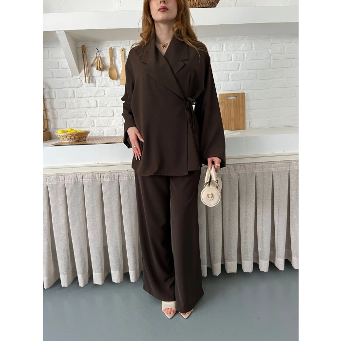 Kruvaze Yaka Yan Bağlamalı Feminen Takım Acı Kahve