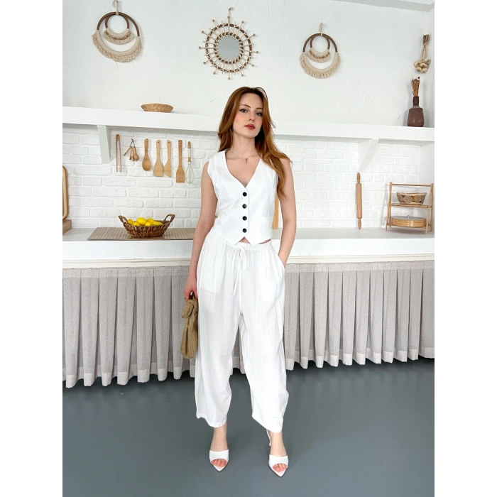 Çilek Kumaş Yelekli Takım Beyaz