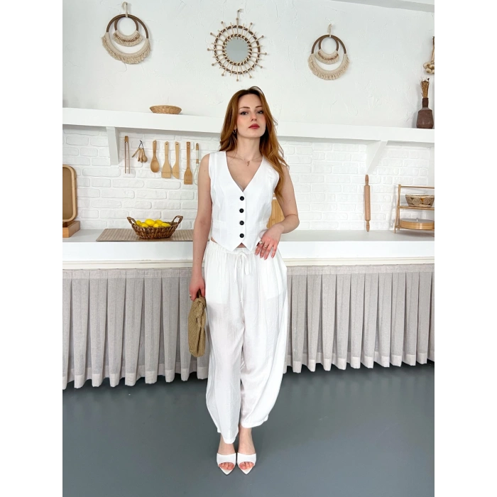 Çilek Kumaş Yelekli Takım Beyaz