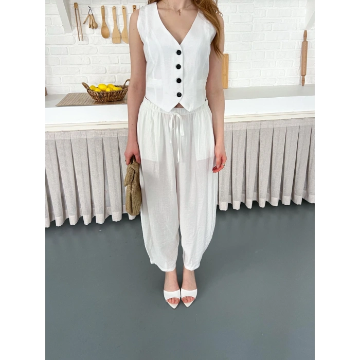 Çilek Kumaş Yelekli Takım Beyaz