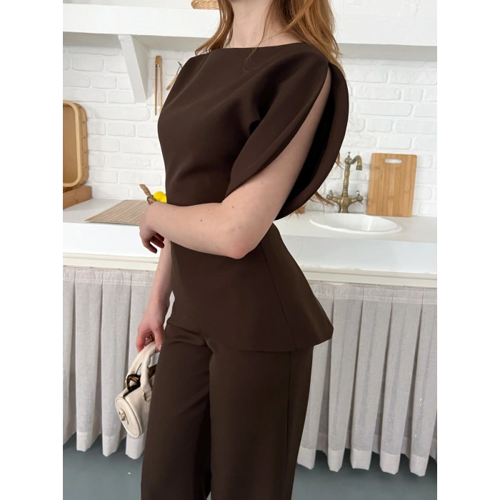 Omuz Detaylı Pantolonlu Takım Kahve