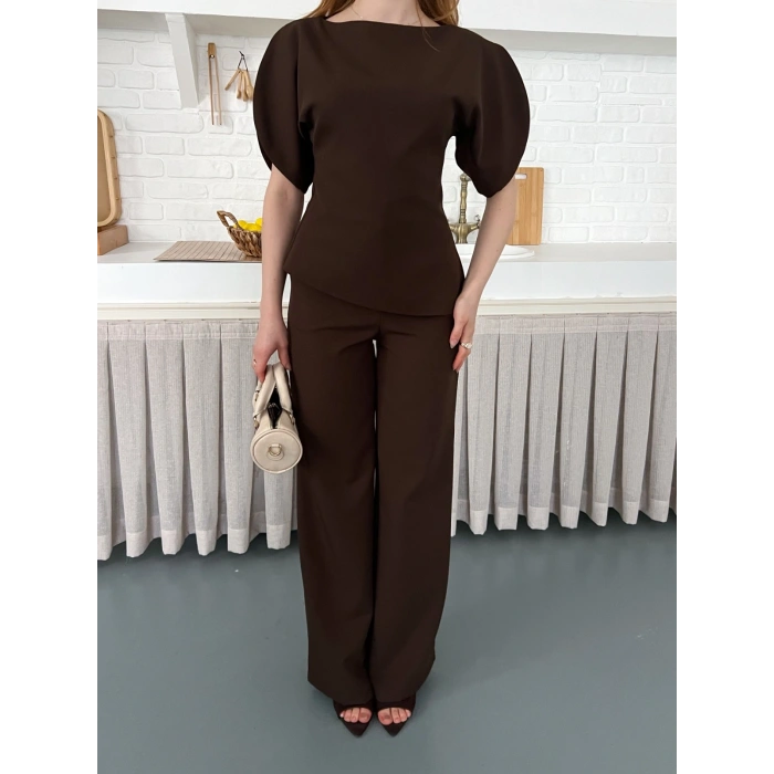Omuz Detaylı Pantolonlu Takım Kahve