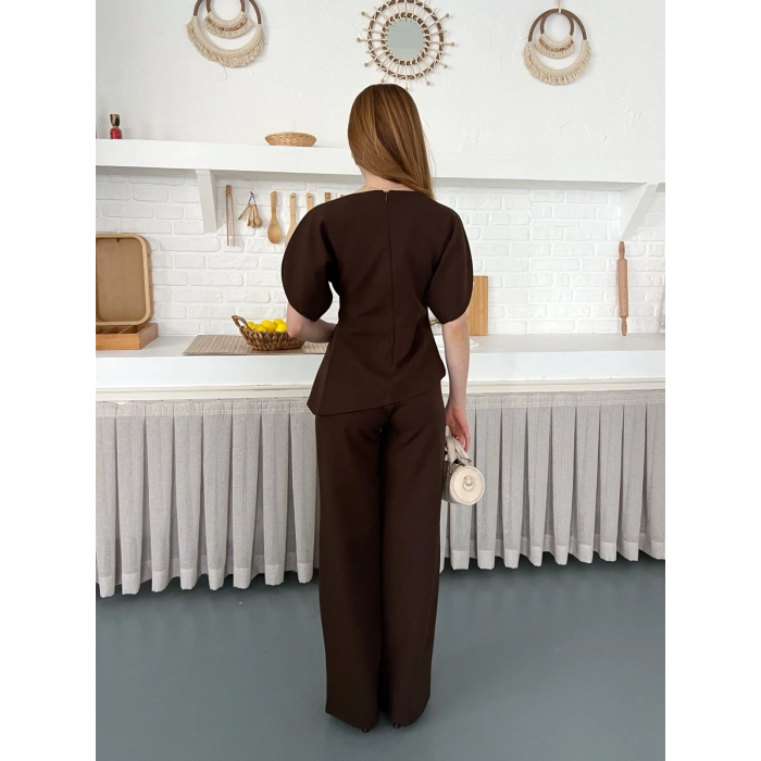 Omuz Detaylı Pantolonlu Takım Kahve