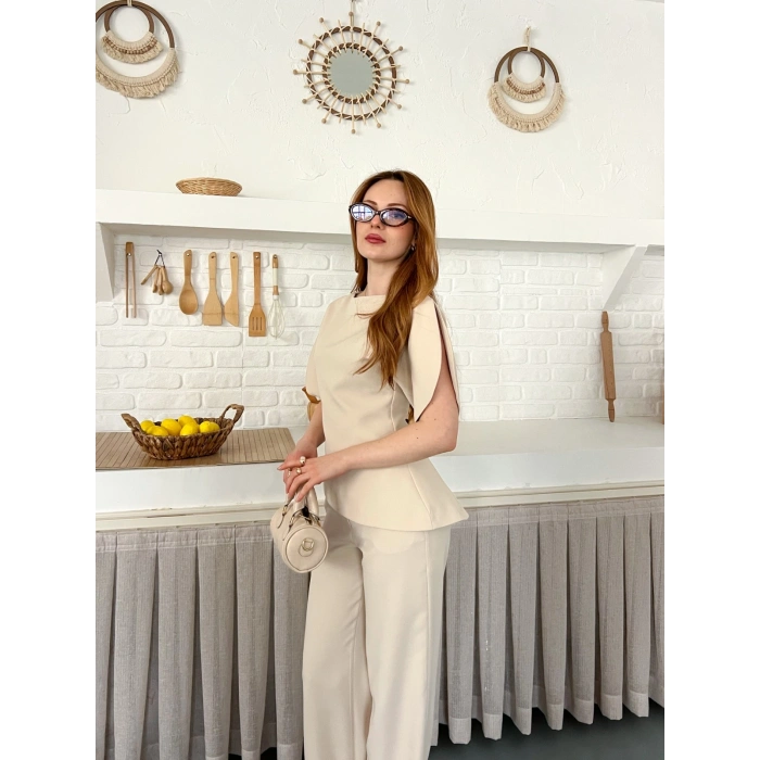 Omuz Detaylı Pantolonlu Takım Krem