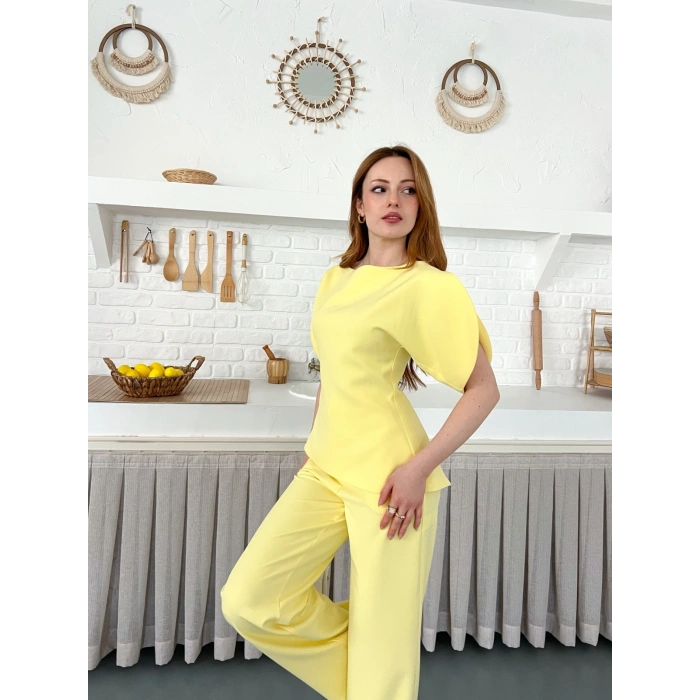 Omuz Detaylı Pantolonlu Takım Sarı