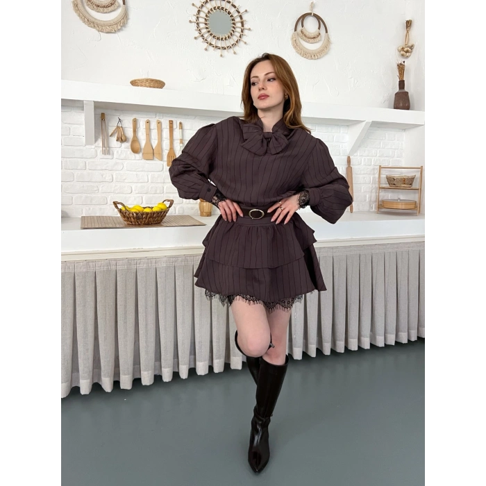 Arka Bağlama Detaylı Dantelli Elbise Kahve