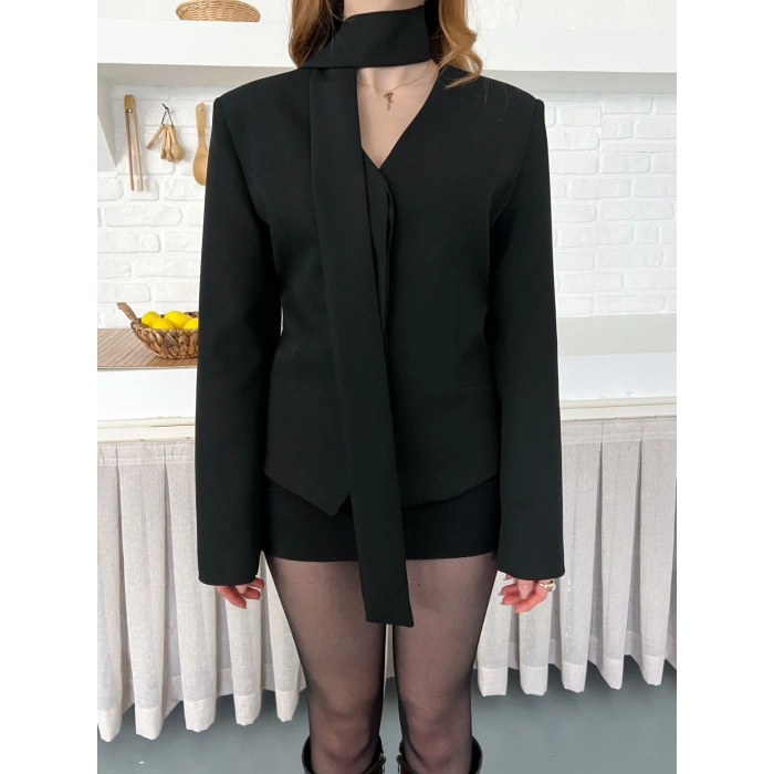 Fular Detaylı Düğmeli Ceket Siyah