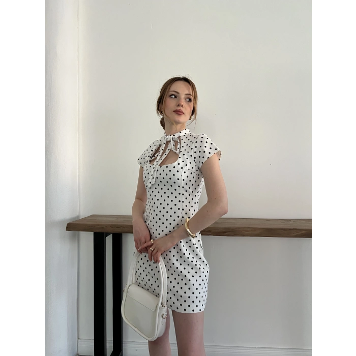 Puantiyeli Yaka Detaylı Mini Elbise Beyaz