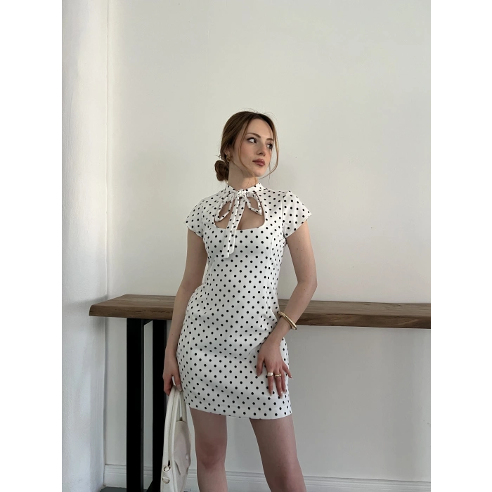 Puantiyeli Yaka Detaylı Mini Elbise Beyaz