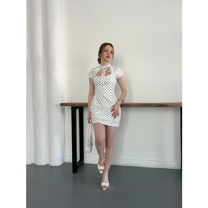 Puantiyeli Yaka Detaylı Mini Elbise Beyaz