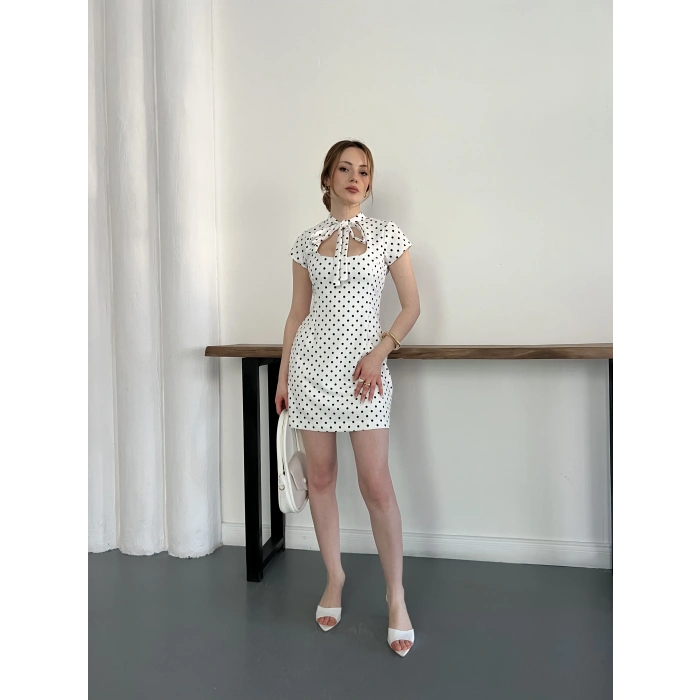 Puantiyeli Yaka Detaylı Mini Elbise Beyaz