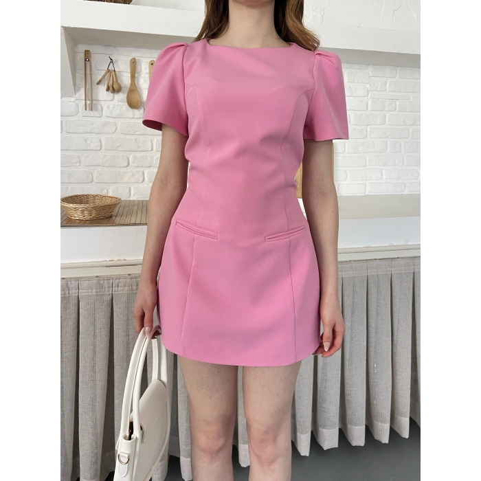 Minimal Çizgisi ve Modern Omuz Detaylı Mini Elbise Pembe