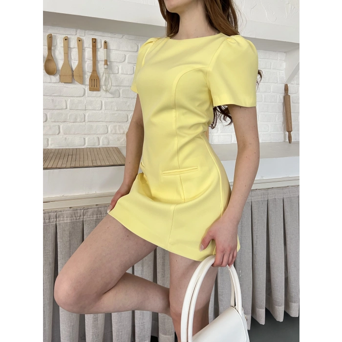 Minimal Çizgisi ve Modern Omuz Detaylı Mini Elbise Sarı