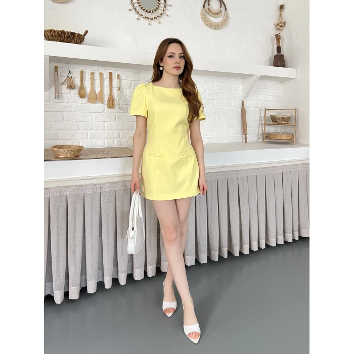 Minimal Çizgisi ve Modern Omuz Detaylı Mini Elbise Sarı
