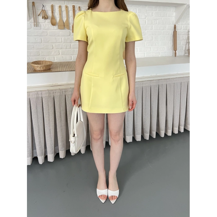 Minimal Çizgisi ve Modern Omuz Detaylı Mini Elbise Sarı