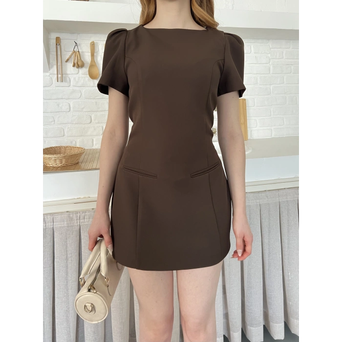 Minimal Çizgisi ve Modern Omuz Detaylı Mini Elbise Kahve