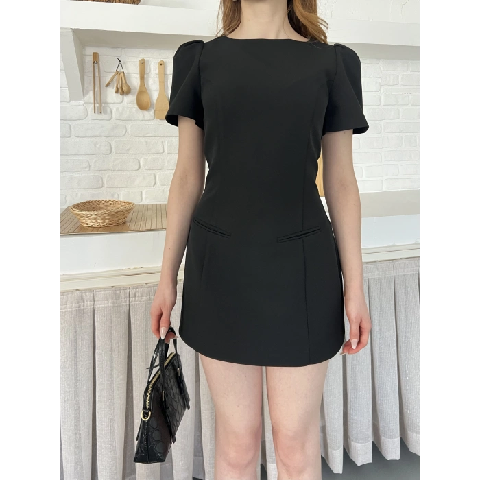 Minimal Çizgisi ve Modern Omuz Detaylı Mini Elbise Siyah
