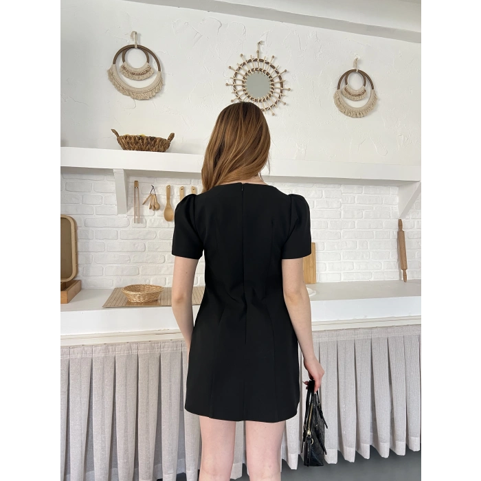 Minimal Çizgisi ve Modern Omuz Detaylı Mini Elbise Siyah