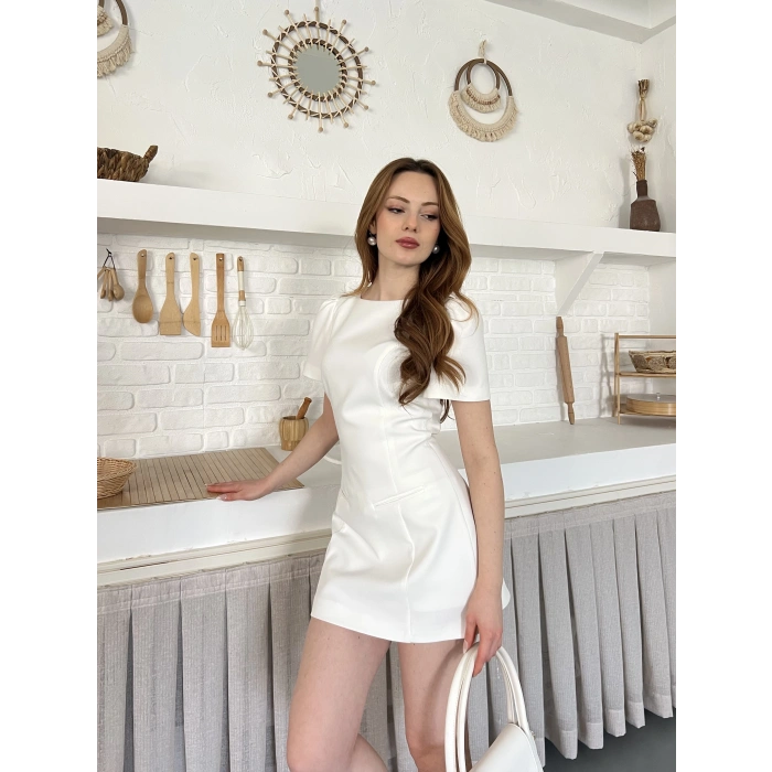 Minimal Çizgisi ve Modern Omuz Detaylı Mini Elbise Beyaz