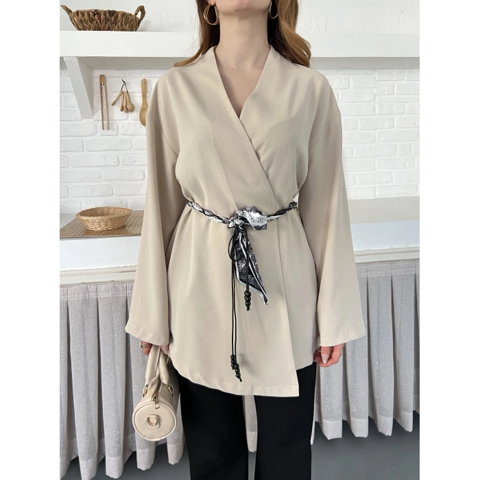 Kruvaze Yaka Bel Kuşaklı Tasarım Bluz Bej
