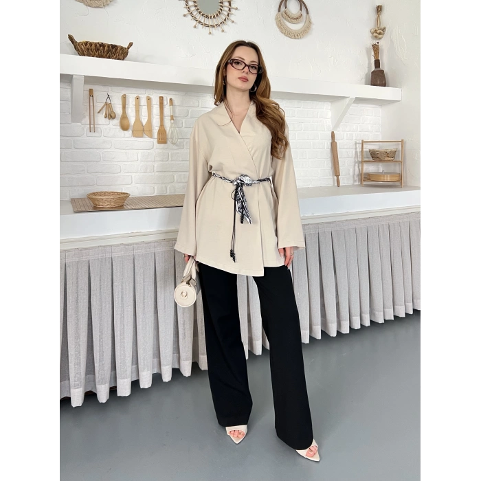 Kruvaze Yaka Bel Kuşaklı Tasarım Bluz Bej