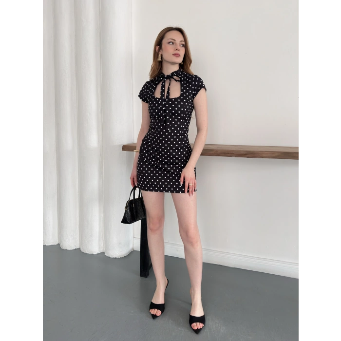 Puantiyeli Yaka Detaylı Mini Elbise Siyah