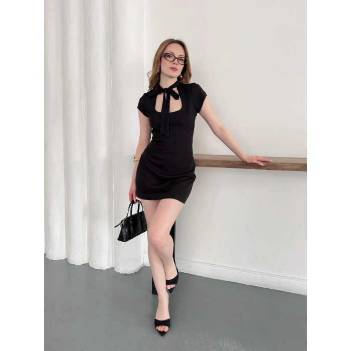 Puantiyeli Yaka Detaylı Mini Elbise Düz Siyah