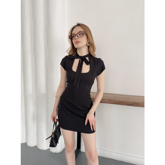 Puantiyeli Yaka Detaylı Mini Elbise Düz Siyah