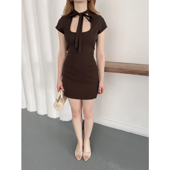 Puantiyeli Yaka Detaylı Mini Elbise Kahve