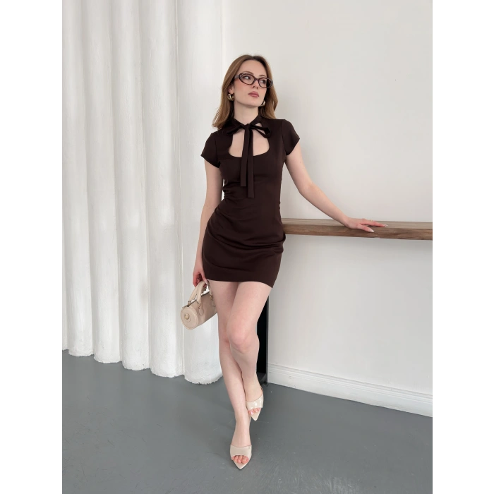 Puantiyeli Yaka Detaylı Mini Elbise Kahve