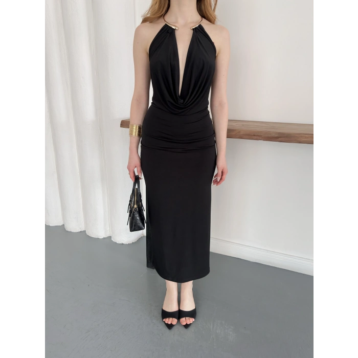Aksesuar Detaylı Boyundan Bağlamalı Dekolte Elbise Siyah