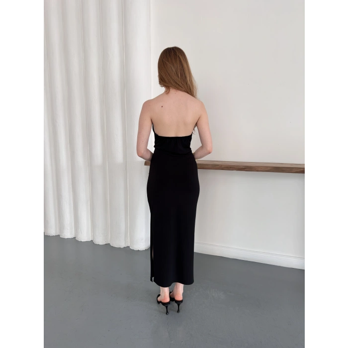 Aksesuar Detaylı Boyundan Bağlamalı Dekolte Elbise Siyah