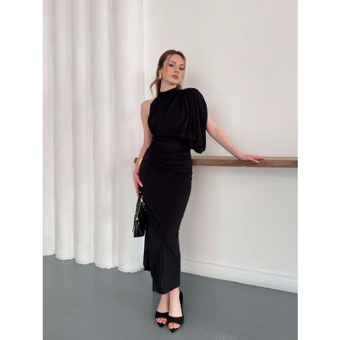 Tek Omuz Kol Detaylı Büzgü Elbise Siyah
