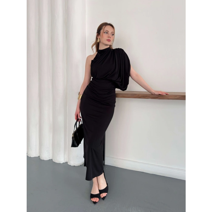 Tek Omuz Kol Detaylı Büzgü Elbise Siyah
