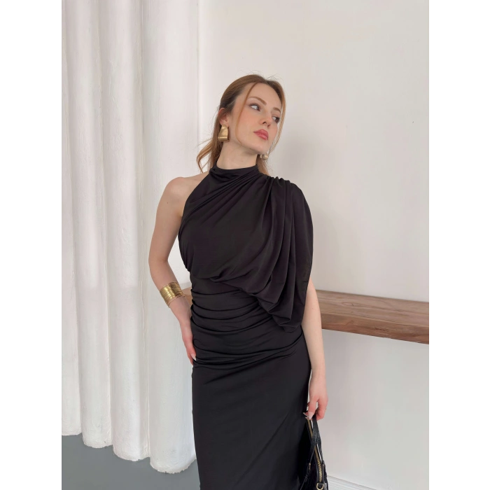 Tek Omuz Kol Detaylı Büzgü Elbise Siyah