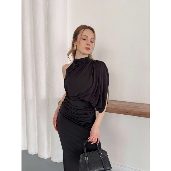 Tek Omuz Kol Detaylı Büzgü Elbise Siyah