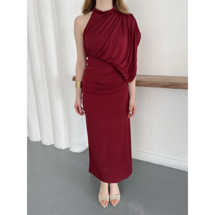 Tek Omuz Kol Detaylı Büzgü Elbise Bordo