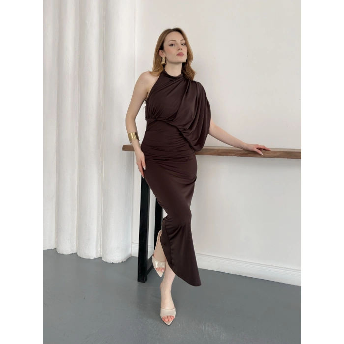 Tek Omuz Kol Detaylı Büzgü Elbise Kahve