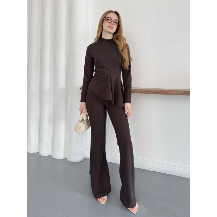 Yan Pileli İki Pantolonlu Takım Kahve