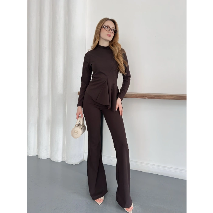 Yan Pileli İki Pantolonlu Takım Kahve