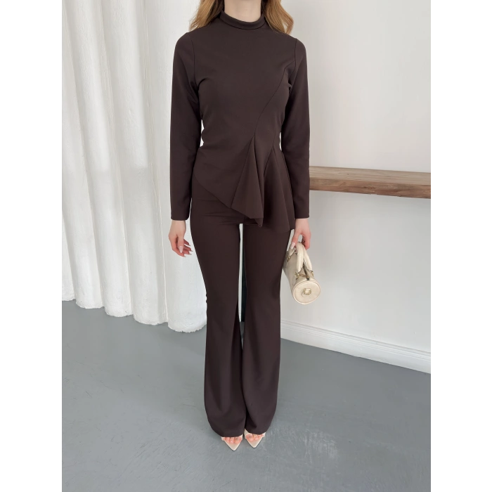 Yan Pileli İki Pantolonlu Takım Kahve