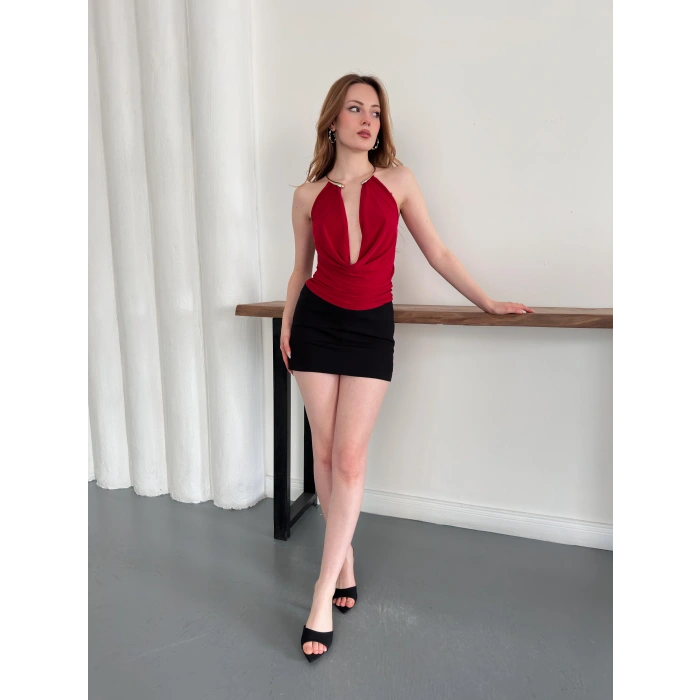 Aksesuar Detaylı Boyundan Bağlamalı Bluz Bordo