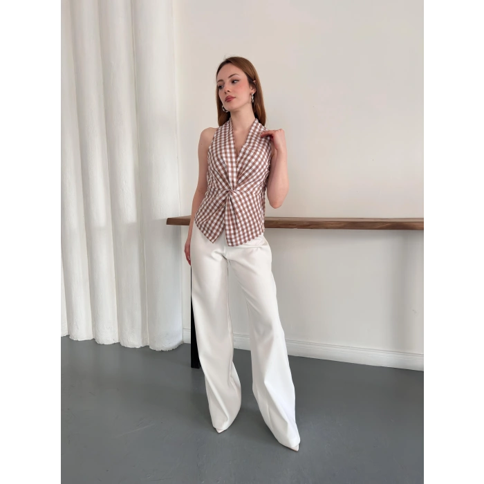 Kazayağı Desenli Sıfır Kol Bluz Kahve