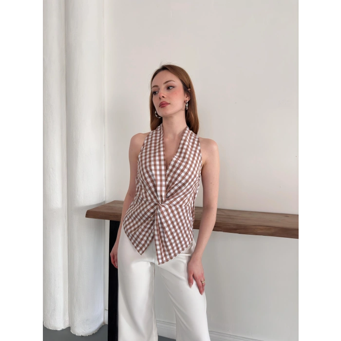 Kazayağı Desenli Sıfır Kol Bluz Kahve