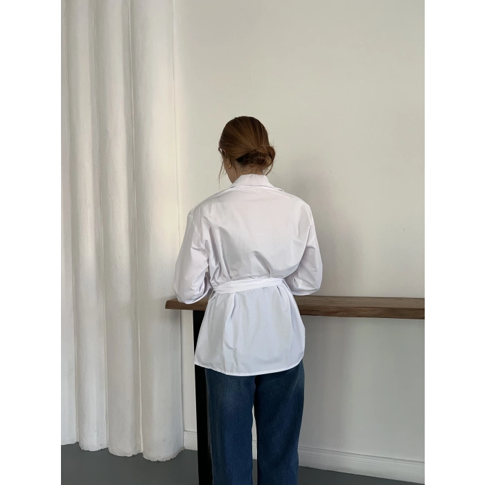 Kemer Detaylı Poplin Gömlek Beyaz