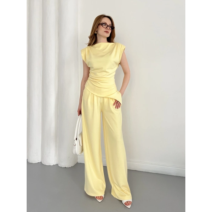 Omuz Vatkalı Asimetrik Kesim Takım Sarı