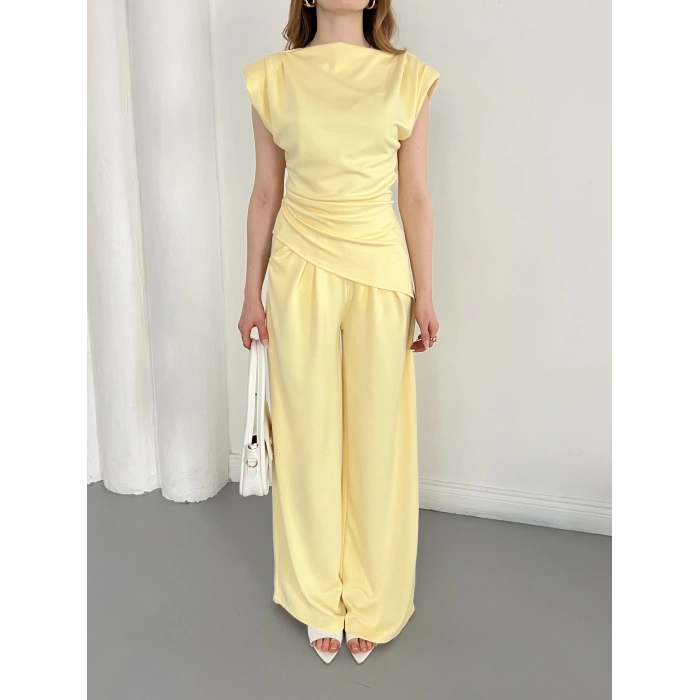 Omuz Vatkalı Asimetrik Kesim Takım Sarı