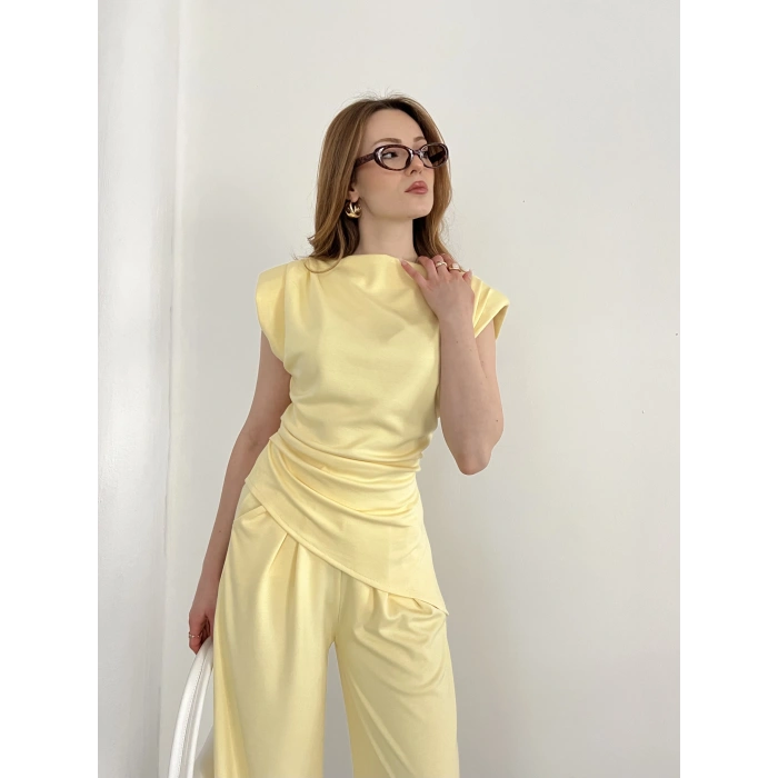 Omuz Vatkalı Asimetrik Kesim Takım Sarı