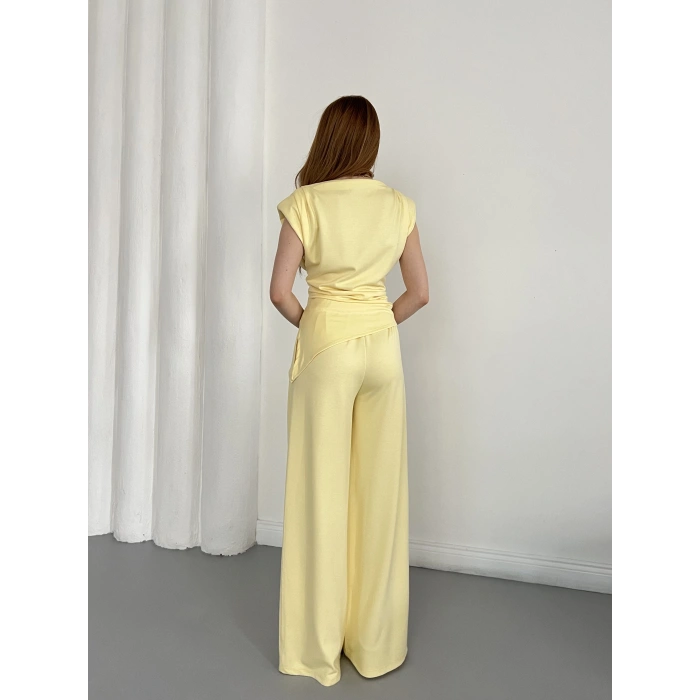 Omuz Vatkalı Asimetrik Kesim Takım Sarı