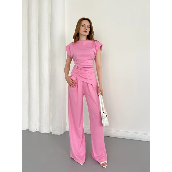 Omuz Vatkalı Asimetrik Kesim Takım Pembe